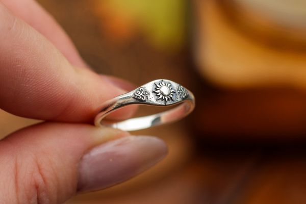 Срібна каблучка з сонцем 925 проби, мінімалістична ювелірна прикраса ручної роботи