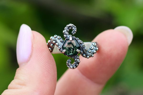 Срібна каблучка з моховим агатом, каблучка зі срібними щупальцями, кільце з натуральним каменем